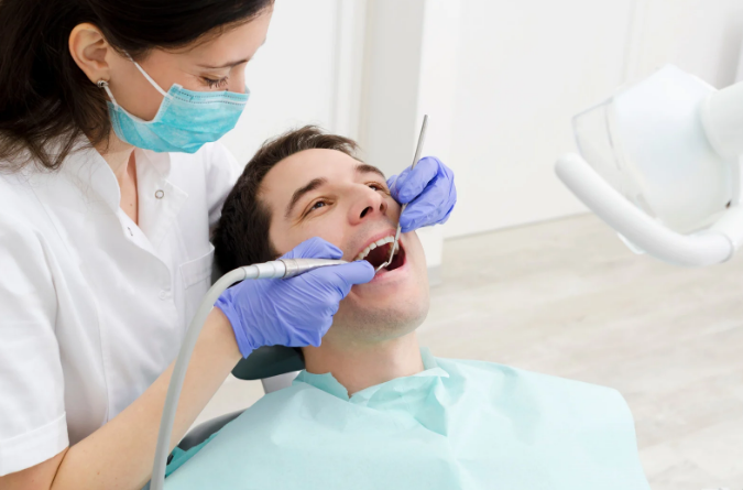 Cosmetic dentist